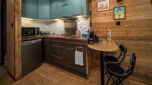 Apartment | Private kitchen - Wooden Apartment With Balcony (Allos)