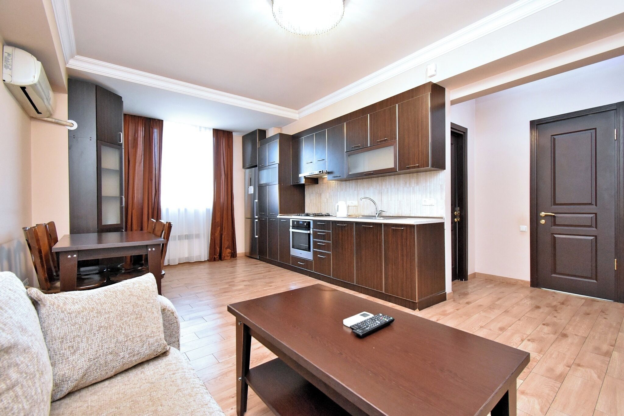 Økonomileilighet | Oppholdsområde | En 50-tommers Flatskjerm-TV med kabel-kanaler