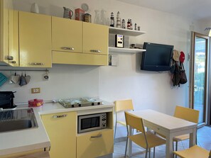 Apartment, 1 Bedroom, Patio | Interior