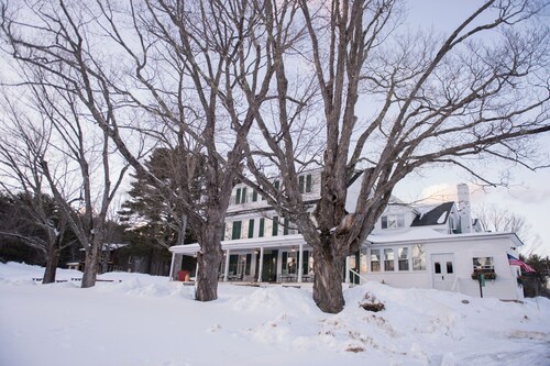 Mock Manor at The Preserve at Chocorua – A Laid-Back Luxury Winter Retreat