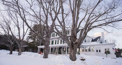 Mock Manor at The Preserve at Chocorua – A Laid-Back Luxury Winter Retreat