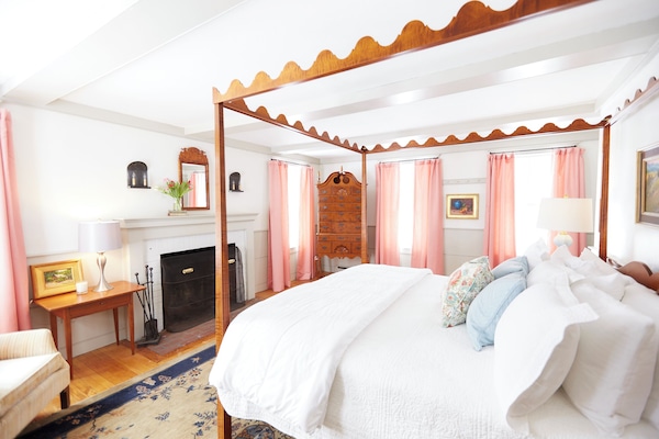 13 quartos, ferros/tábuas de passar roupa, Wi-Fi, roupa de cama