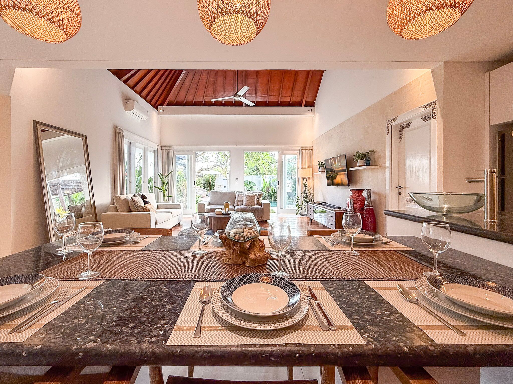 Luxury Villa, Pool View | In-room dining