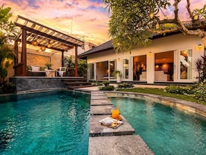 Outdoor pool, pool umbrellas, pool loungers - Villa St Calyx by DVH Luxe Retreats 3BR (Canggu)