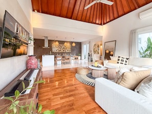 Luksusvilla, bassengutsikt | Oppholdsområde