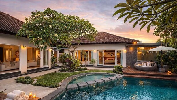 Luxury-Villa, Poolblick | Blick auf den Garten