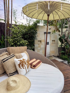 Luksusvilla, bassengutsikt | Terrasse/patio