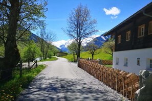 المنطقة المحيطة بالمنشأة