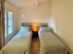 3 bedrooms, iron/ironing board, WiFi - La Maison de Vacances 3 minutes from the ocean (La Flotte)