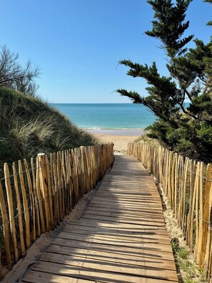 Beach - La Maison de Vacances 3 minutes from the ocean (La Flotte)
