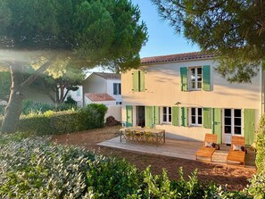 Exterior - La Maison de Vacances 3 minutes from the ocean (La Flotte)