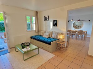 Living area - La Maison de Vacances 3 minutes from the ocean (La Flotte)