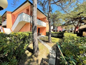 Apartment, 1 Schlafzimmer, Terrasse | Unterkunftsgelände