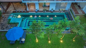 Kolam renang outdoor