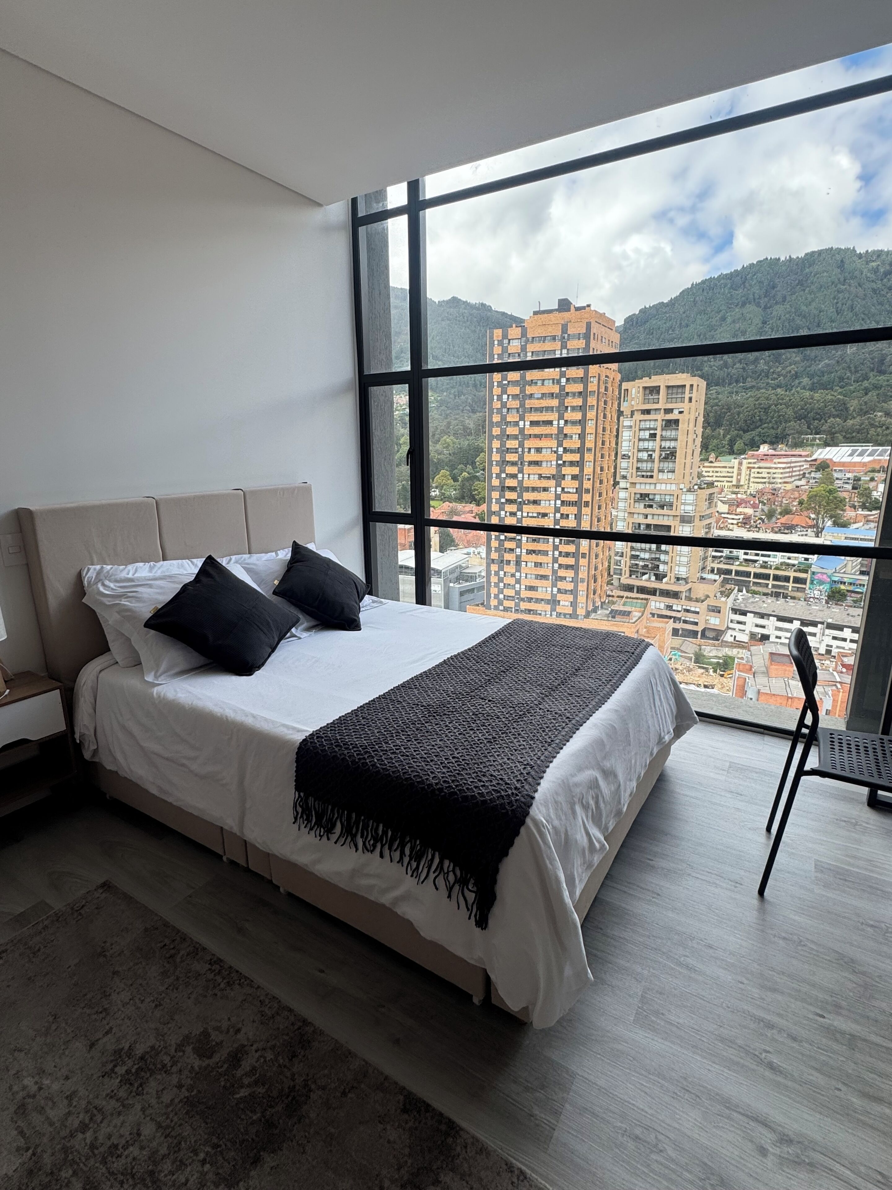1 chambre, bureau, fer et planche à repasser, Wi-Fi gratuit