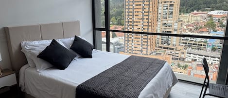 1 habitación, escritorio, tabla de planchar con plancha y wifi gratis