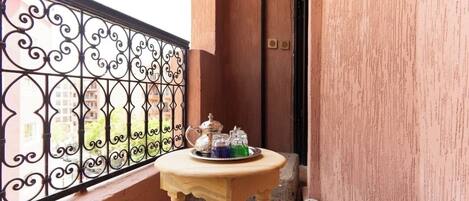 تناول الطعام بالخارج