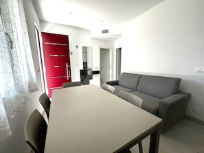 Apartment, 3 Bedrooms, Balcony | Living room