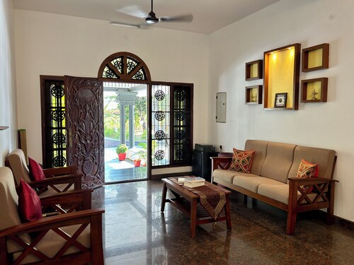 Tranquil 2-Bedroom Haven with AC near Varkala North Cliff