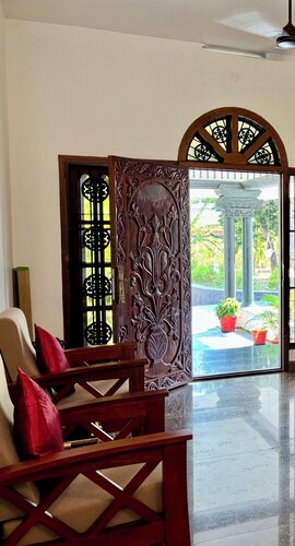 Tranquil 2-Bedroom Haven with AC near Varkala North Cliff