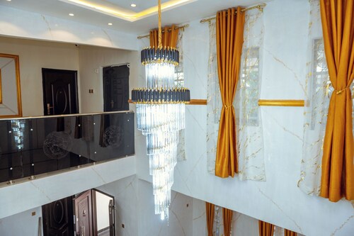 2025-Built Lavish 3BR Gated Suite #2 in GRA Benin City—24/7 Power & Security!