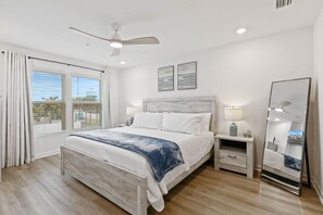 3 bedrooms, desk, free WiFi, bed sheets