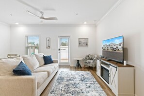 Smart-TV, Kamin, Tischtennisplatte