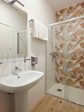 Desk, iron/ironing board, free WiFi - Bilbao ROOMS & KITCHEN Altube (Bilbao)