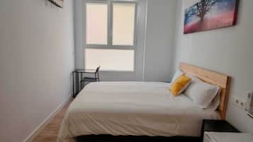 Skrivebord, strygejern/strygebræt, gratis Wi-Fi