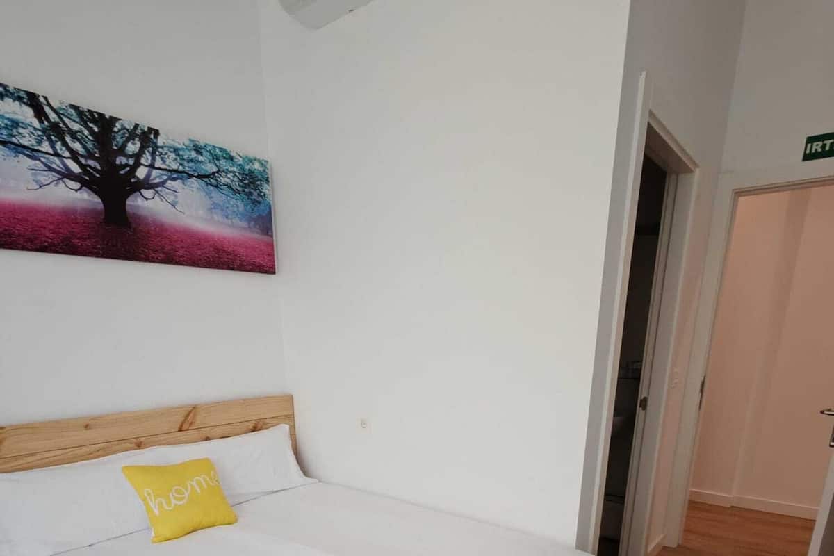 Double Room | Desk, iron/ironing board, free WiFi
