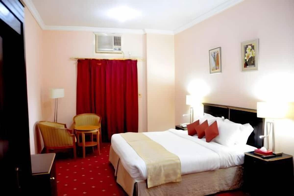 In-room safe, laptop workspace, free WiFi