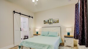 A bedroom with a bed, bedside tables, a nightstand, a sliding door, and a wall with three pictures. - 9 Minutes to fort, 15 Minutes to sand-fenced yard (St Augustine)