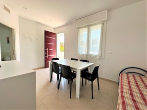 Apartment, 3 Bedrooms, Balcony | Dining room