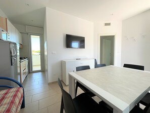 Apartment, 3 Schlafzimmer, Balkon | Esszimmer
