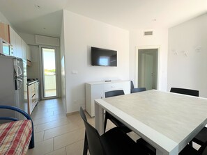 Appartement, 3 chambres, balcon | Salle à manger