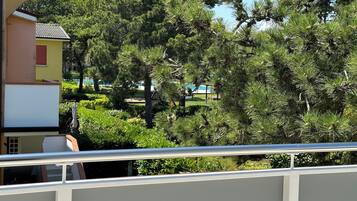 Apartment, 3 Schlafzimmer, Balkon | Unterkunftsgelände