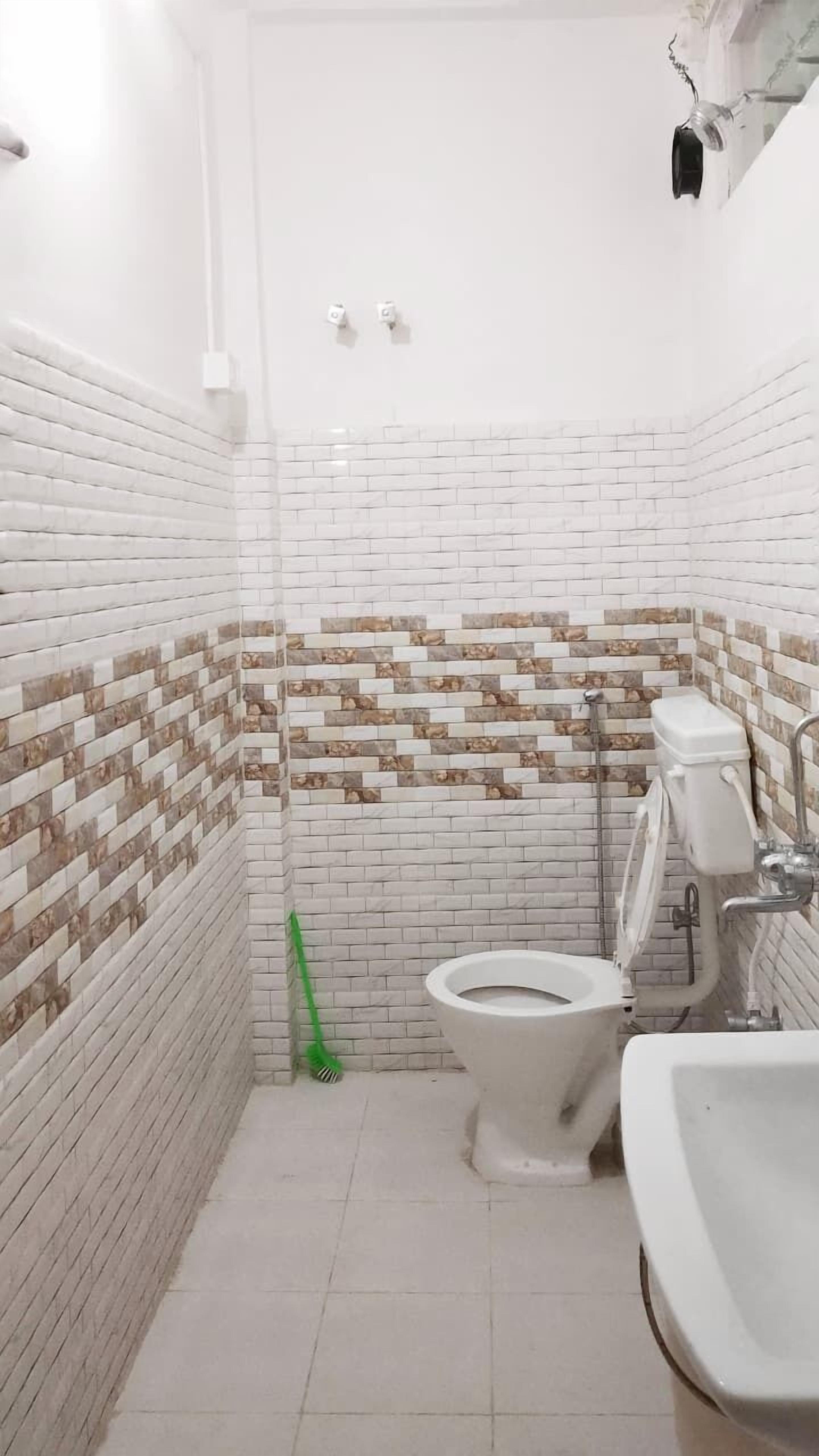 Ducha, toallas, jabón, shampoo