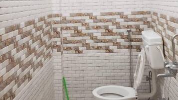 Ducha, toallas, jabón, shampoo