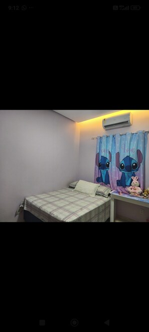 4 عدّة غرف نوم ومكواة/لوح كي وواي فاي وملاءات أسرّة