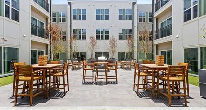 Charming Bishop Arts Suite | Gym + Yoga