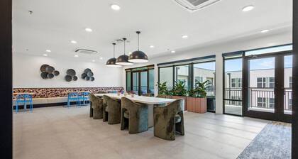 Charming Bishop Arts Suite | Gym + Yoga