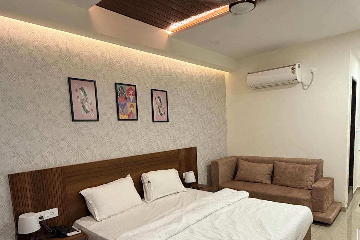 Basic Double Room | Front of property