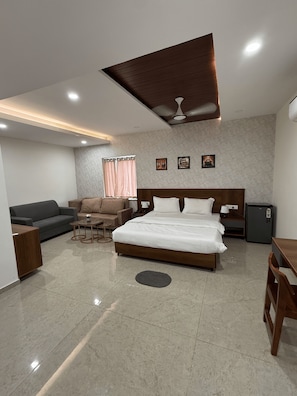Basic Double Room | Desk, laptop workspace, free WiFi