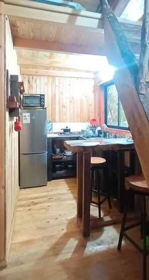 Cabaña panorámica, patio, vista al jardín | Cocina privada