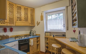 Fridge, stovetop, electric kettle, cookware/dishes/utensils - Casa Cristallo (Cortina d´Ampezzo)