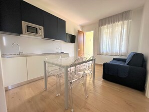 Apartment, 1 Bedroom, Patio | Interior