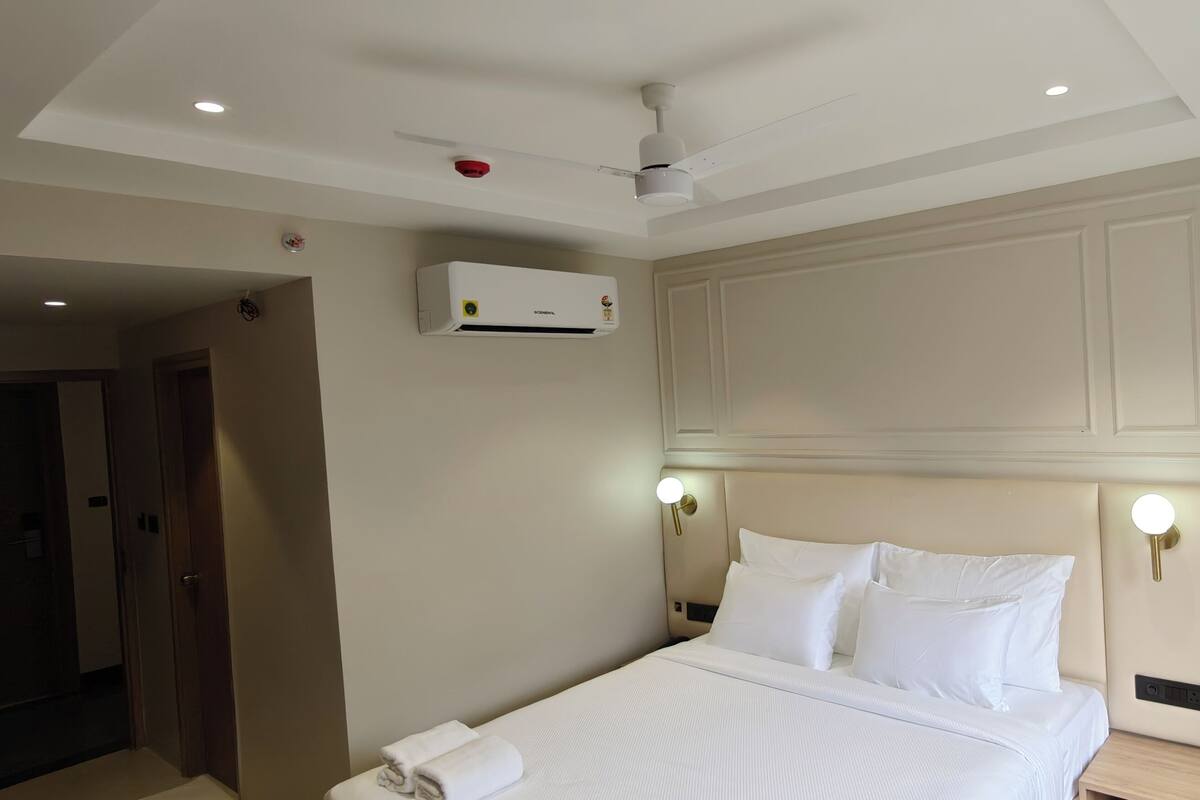 Superior Room | In-room safe, desk, laptop workspace, blackout curtains