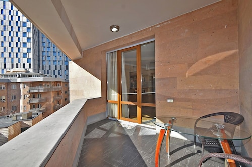 North ave apartment by Luxe Group HH106