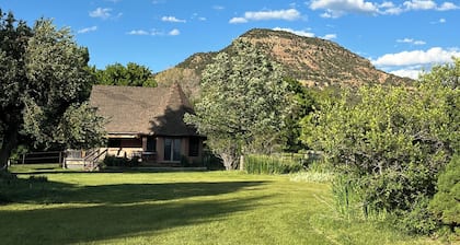 Cozy Ranch Guest House - Mountain Views & Creekside Paradise