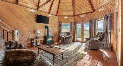 Salt Creek Ranch Cabin- Mountain Views & Creekside Paradise